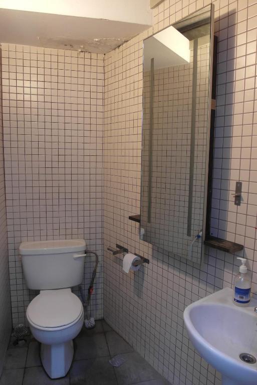 Number Eight Guesthouse Kuala Lumpur Phòng bức ảnh